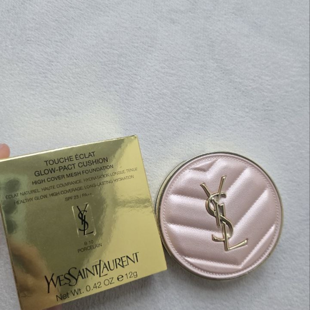 Yves Saint Laurent  Cushion Foundation,Spf 23,B10 - Picture 2 of 4